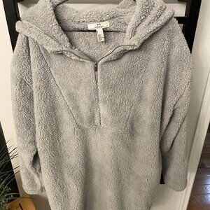 Halston Studio Gray Sherpa Hoodie – Size M